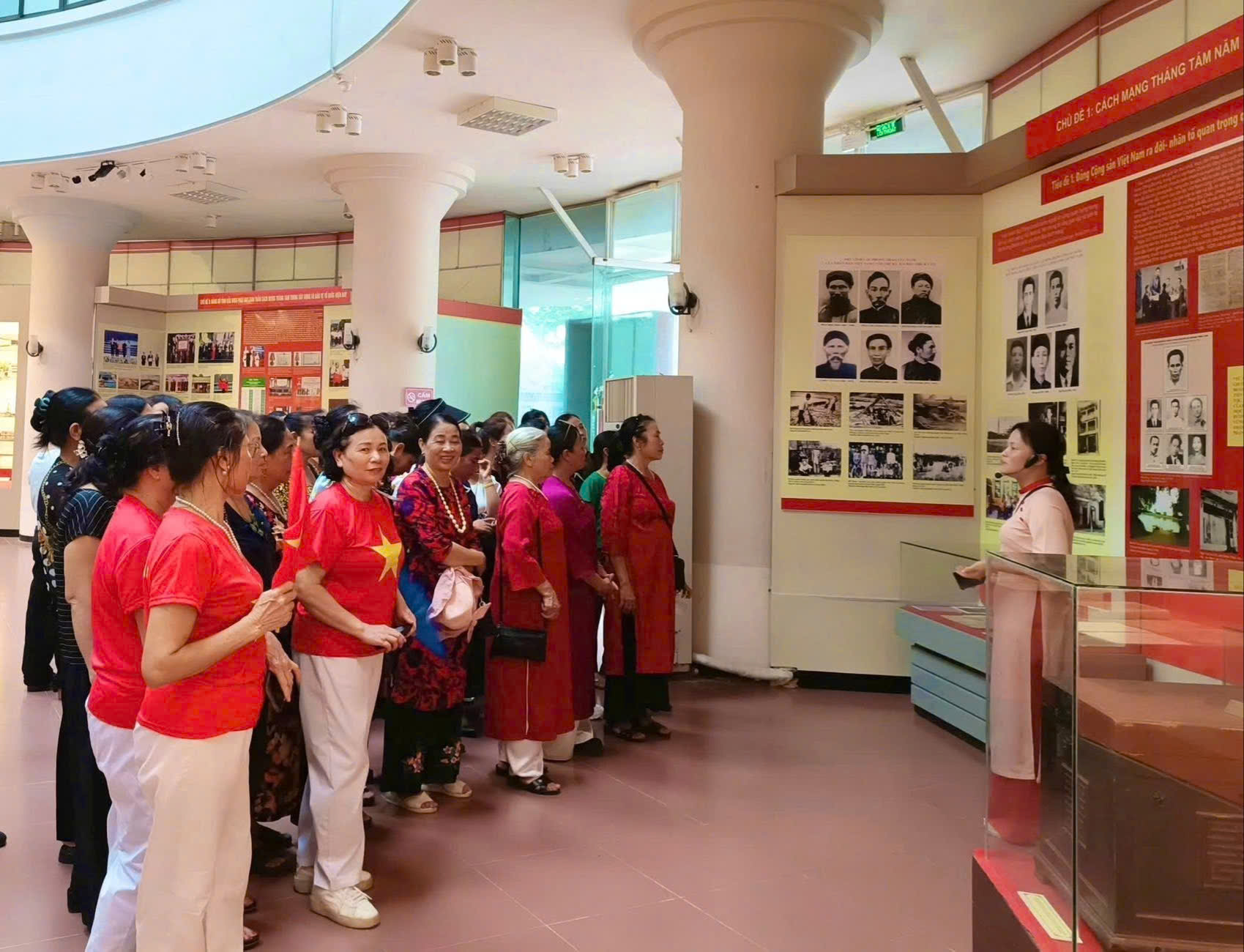 Phát huy vai trò của hướng dẫn viên du lịch trong quảng bá du lịch địa phương